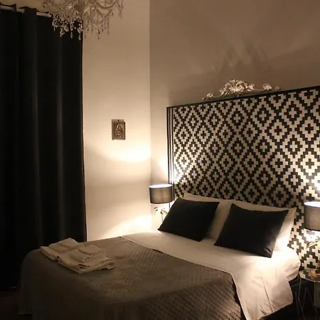 לינה וארוחת בוקר Realpartenope 284