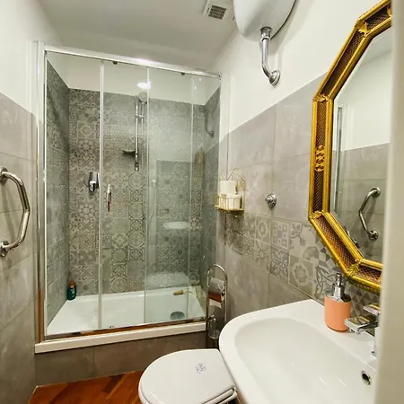 Realpartenope 284 לינה וארוחת בוקר 4*