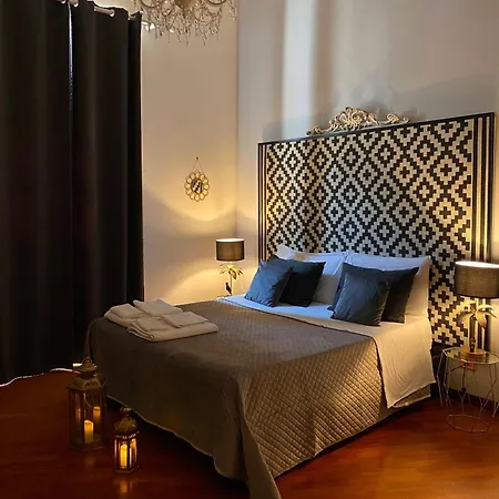 לינה וארוחת בוקר Realpartenope 284 4*